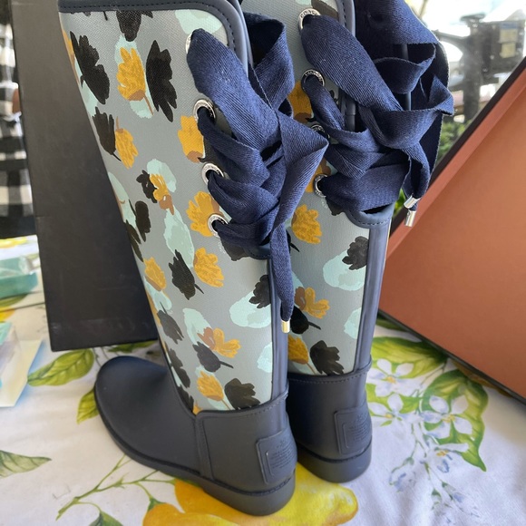 Authentic Coach boots - Picture 7 of 11